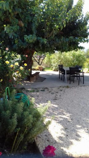 A 5 Minutes des Ocres Gïte La Charite Gordes Roussillon